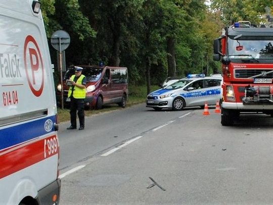 Mundurowi pracowali na miejscu wypadku Wstępnie znane przyczyny