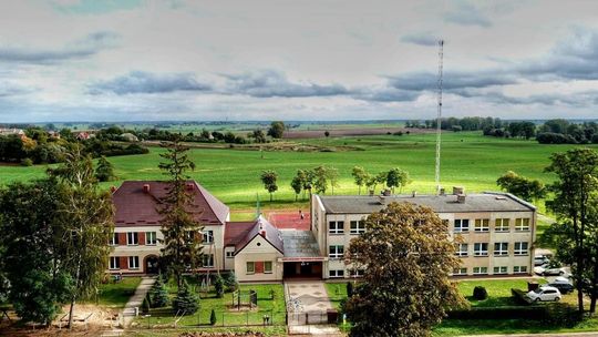 Burmistrz Pelplina zapowiada tworzenie filii ze szkoły w Rajkowach. Czy to pierwszy krok do likwidacji, a może „tylko” oszczędności?