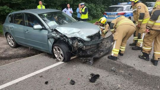 Groźny wypadek na „berlince”. Seat zjechał na przeciwny pas. Chwilę później doszło do zderzenia