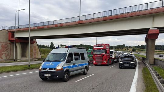 Kompletnie pijany kierowca ciężarówki zasnął za kierownicą na obwodnicy Trójmiasta. Mieszkaniec Tczewa stanie przed sądem