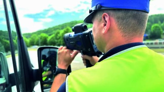 Trzy kontrole, trzy poważne problemy. Alkohol, brak prawa jazdy i zakaz nie zatrzymały kierujących