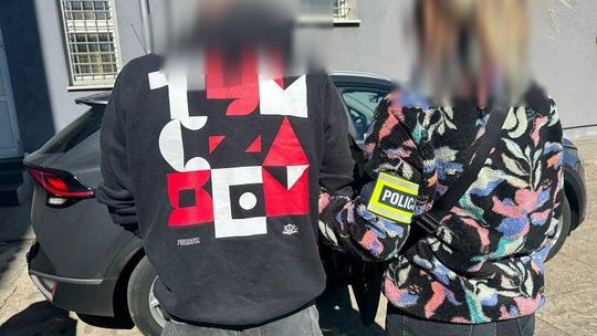 Uderzył, okradł i uciekł. Kryminalni zatrzymali elblążanina. Jego łupem padło tysiące złotych!