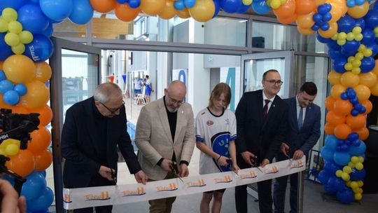 Uroczyste otwarcie basenu przy SP nr 12. Prezentacja obiektu i pierwsza sztafeta pływaków