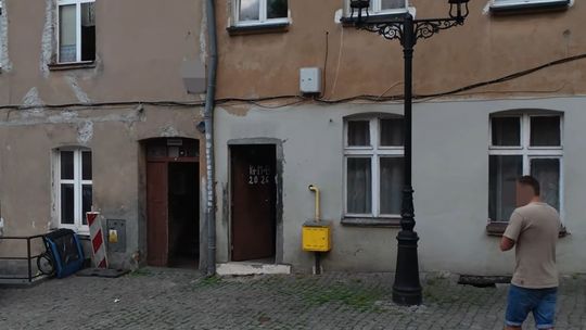 Zabójstwo kobiety na Starym Mieście. Sprawca zadał ciosy nożem w głowę