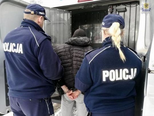 21-latek znęcał się psychicznie i fizycznie nad matką i rodzeństwem. Musi opuścić mieszkanie 