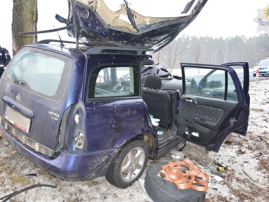 26-letni mieszkaniec powiatu tczewskiego rozbił się w sąsiednim powiecie. Ranny trafił do szpitala