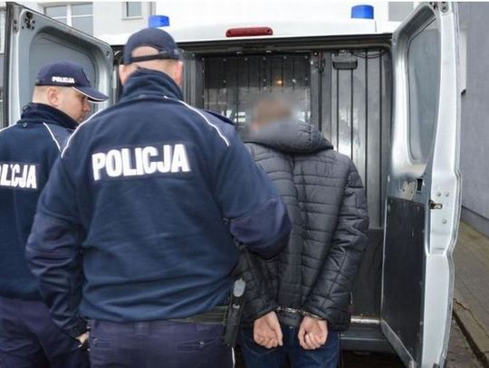 34-latek nieźle narozrabiał. Próbował ukraść Audi Q7, ale właściciel wyciągnął go siłą z pojazdu!