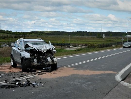 40-latek z dożywotnim zakazem kierowania pojazdami zderzył się z ciężarówką...