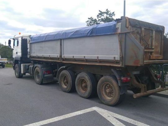 5 lat jeździł z przyczepą bez "papierów". Miał na to sposób. Wpadł z 25 tonami kamieni