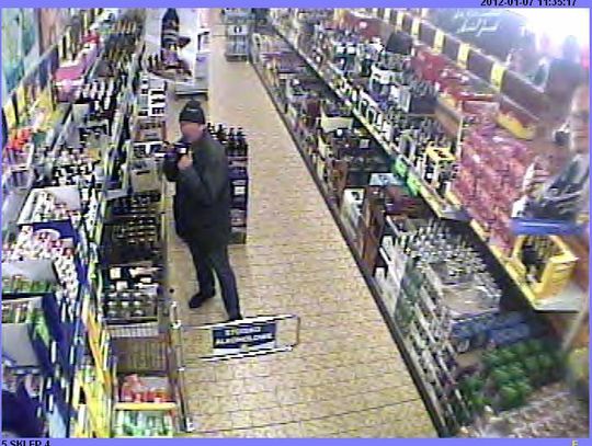 50 butelek Jacka Danielsa pod kurtką - w oku &amp;quot;niewidzialnego brata&amp;quot;