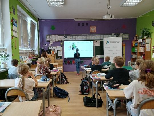 Szkoły powiatu tczewskiego wygrały monitory interaktywne. Uczniowie stworzą zielone ściany