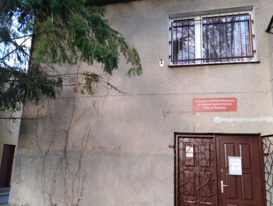 700 osób przeciwko zamykaniu książnicy