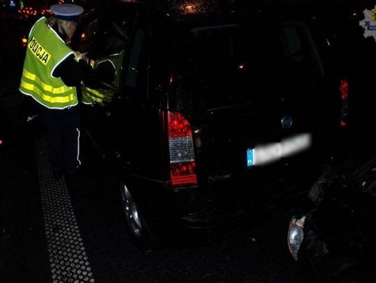 75-latek nie wyhamował przed światłami na "jedynce" w Tczewie. Trzy auta rozbite