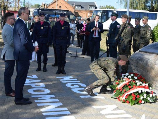 85. lat od wybuchu II wojny światowej. Oddano pamięć i część bohaterskim celnikom, kolejarzom i żołnierzom broniącym przeprawy mostowej