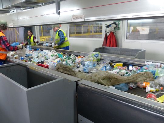 Amunicja i dmuchana lalka, czyli co wyrzucamy do śmieci?