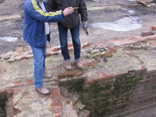 Archeologiczny „ból głowy” władz - gotyckie mury czekają na konkrety