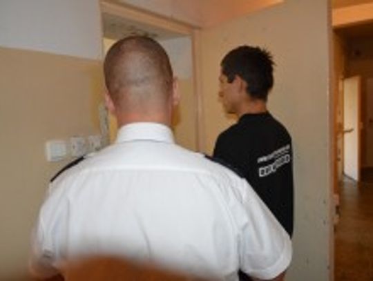 Autostopowicz z &quot;berlinki&quot; okradł wiozącą go kobietę