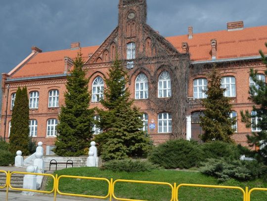 Awantura o podstawówkę. Nie chcą uczniów pod oknami bloków