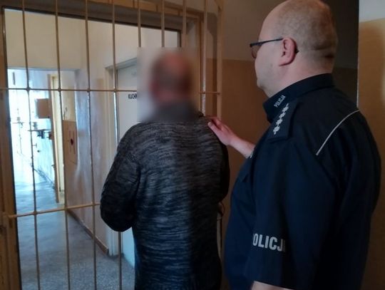 Awanturował się z konkubiną, później "zbluzgał" policjantów. Konieczne było obezwładnienie