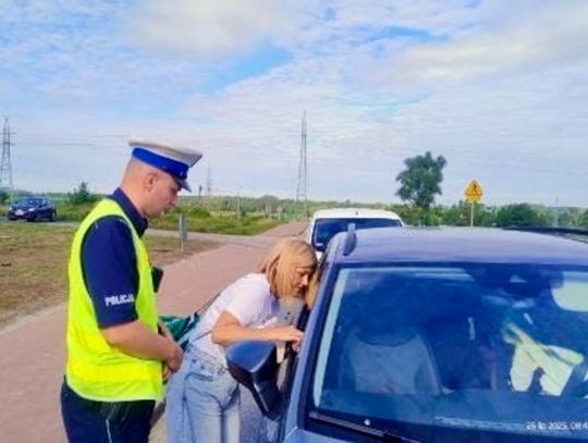 Bezpieczny Piątek na torach – tczewscy policjanci edukują kierowców i pieszych
