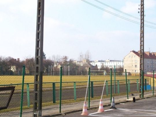 Bieżnia, oświetlenie, stojaki na rowery - podpisano umowę na wykonanie dokumentacji projektowej stadionu