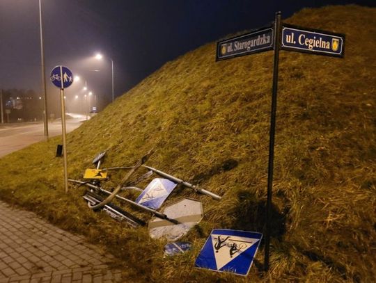 BMW w znaki i do rowu, a kierowca zbiegł. Wypadek na drodze wojewódzkiej