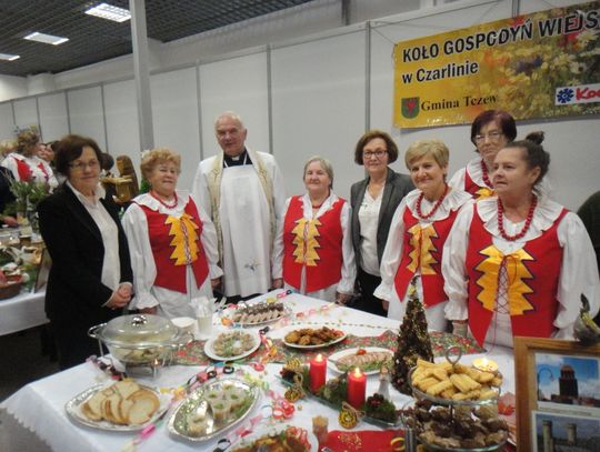 Brzad i fefernuski promowały Kociewie. KGW Czarlin na prezentacji stołów w Nadarzynie