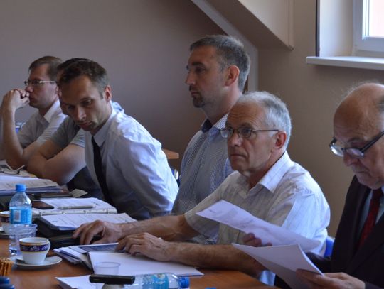 Burza na sesji w Gniewie. Poszło o szkołę podstawową