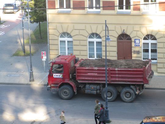 Było pozwolenie na budowę na ruinach. Starostwo odpowiada