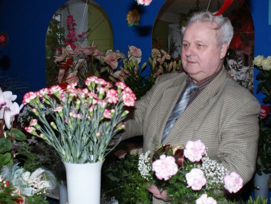 Całuję rączki, czyli Dzień Kobiet dzisiaj. SMS z goździkiem