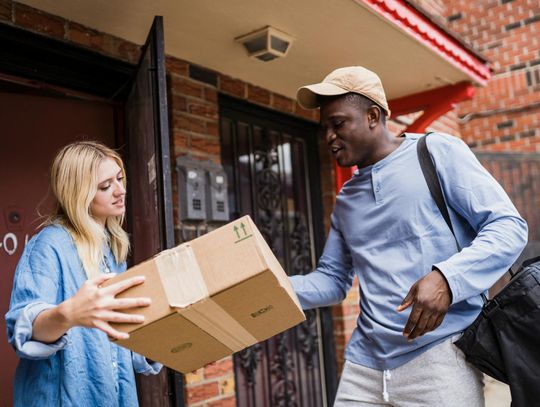 Ceny i korzyści: wysyłka z USA do Polski z Polonez America bez ukrytych kosztów