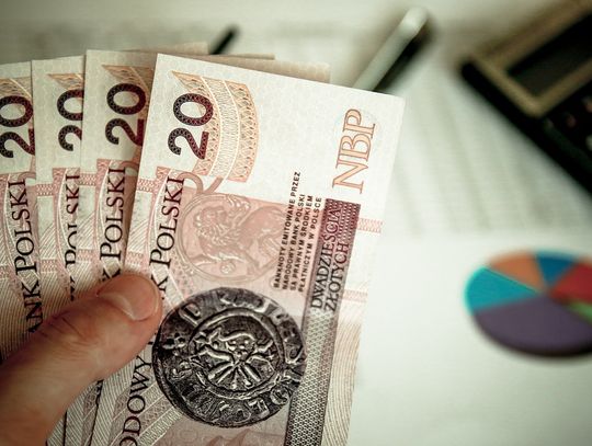 Chaos, reasumpcja i dziwne tłumaczenia radnych. Prezydent: dziękuję za obniżenie mi pensji