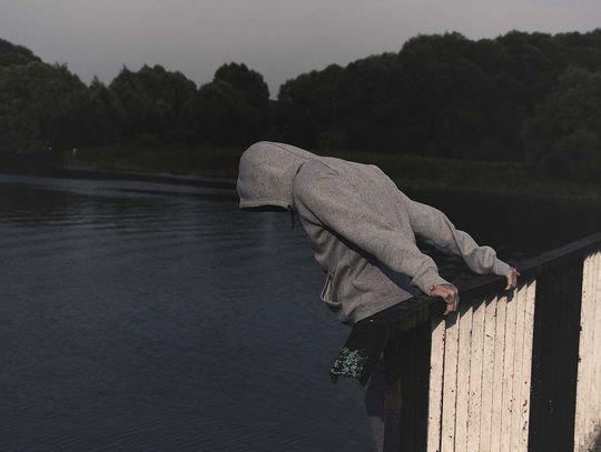 Chciał się zabić i skoczył do Wisły, ale wyłowiono niedoszłego samobójcę...