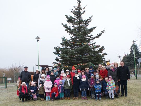 Choinka stoi - os. Górki gotowe do świąt!