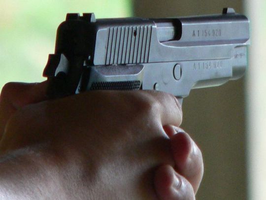 Chwile grozy w Rakowcu. Celował z broni do świadka włamania?