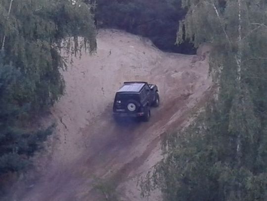 Co na poligonie? Stok narciarski a może... stadnina?