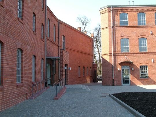 Czy PnP powinno mieć siedzibę w Fabryce Sztuk? "Wątpliwości natury etycznej" 