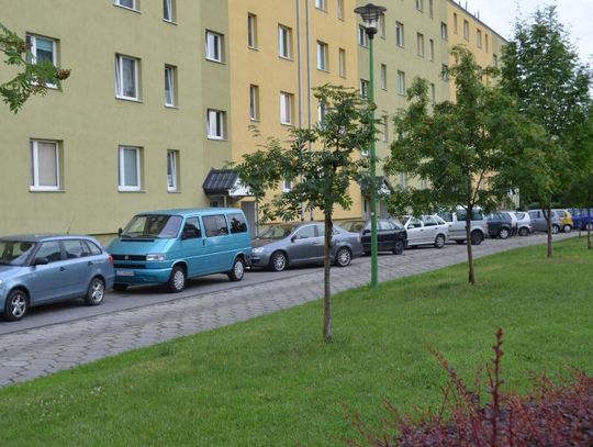 Czy powstanie parking przy ul. Jedności Narodu 9 ?