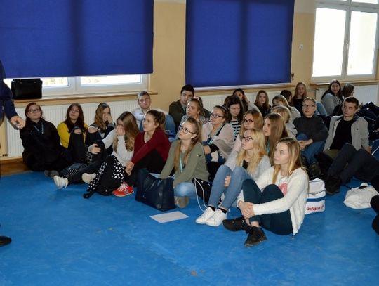 Debata społeczna pn. „Narkotyki, dopalacze, środki  odurzające”