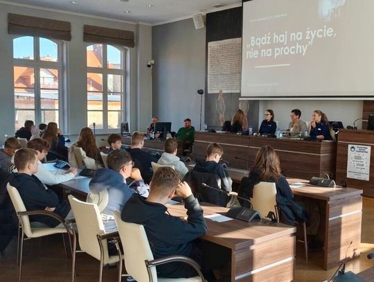 Debata w Tczewie o uzależnieniach: wspólnota, doświadczenie i edukacja