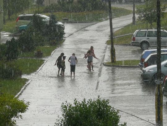 Deszcz radości, choć zalał piwnice...