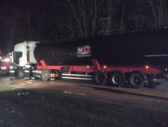 DK 22. Zderzenie osobówki z ciężarówką. Jedna osoba ranna