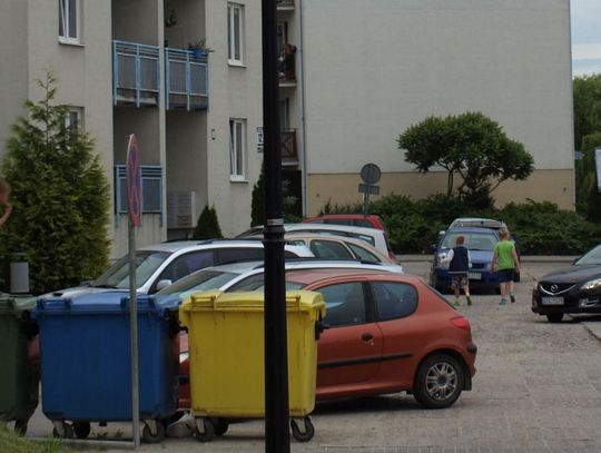 Dla niej Bajkowe zamieniło się w koszmar. "Place zabaw" pomiędzy blokami 