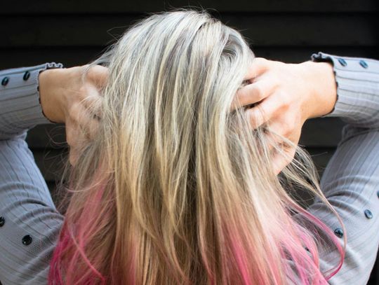 Dobre i pomoce kosmetyki na łojotokowe zapalenie skóry głowy