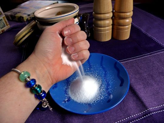 "Dosypka wypadowa". Sól do dróg na talerzach