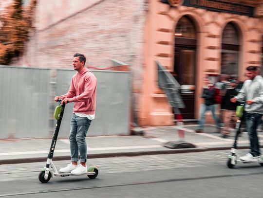 Dramatyczny wypadek 16-latka w Tczewie! Chłopiec został potrącony podczas jazdy hulajnogą elektryczną...