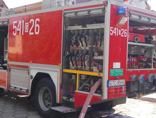 Duże zadymienie w autobusie. 40 pasażerów ewakuowanych