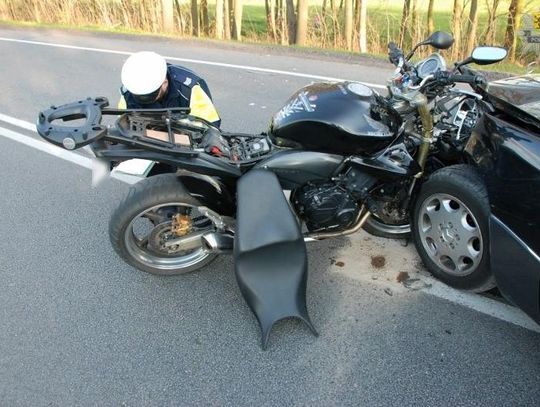 Dwa wypadki - policjanci zatrzymali uprawnienia do kierowania