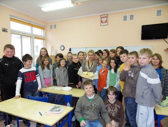 „Dwunastka” w Tczewie jeszcze raz pierwsza! Kolejny tort powędrował do klasowych prymusów