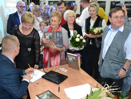 Dyrektor biblioteki promował swoją książkę